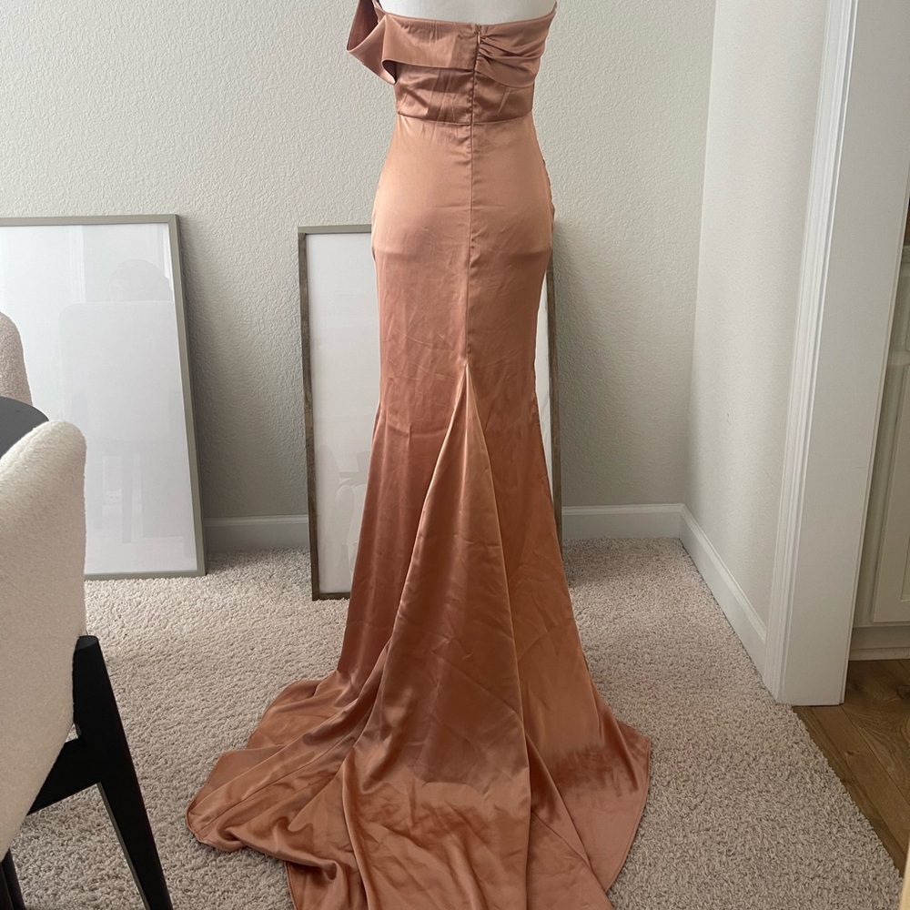 Elegant Satin Gown in Copper - Picture 4 of 8